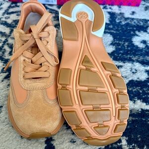 Brand new never worn !!